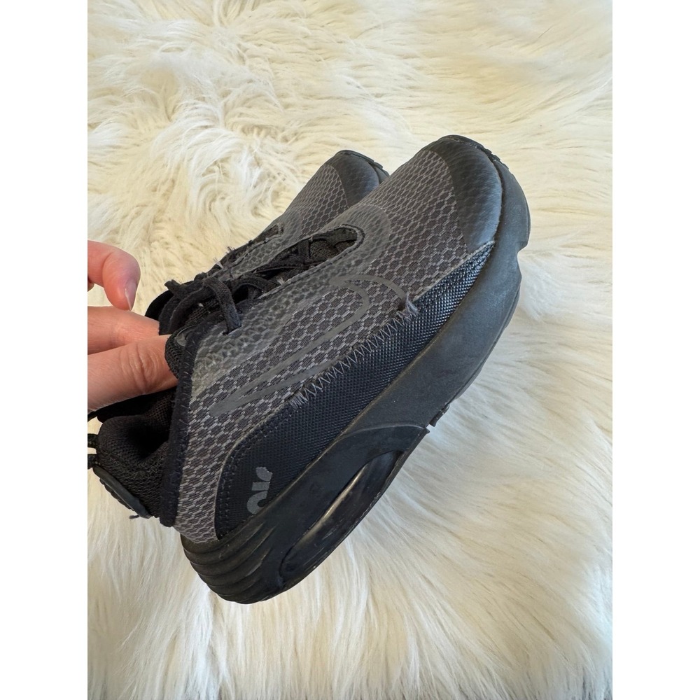 Toddler Nike Air Max 2090 shoes in the Black/Anthracite-Wolf grey size 9 - Picture 3 of 8